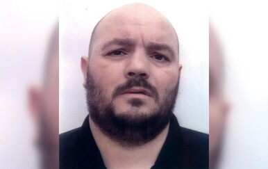 Policija objavila fotografiju osumnjičenog za ubojstvo tinejdžera u Drnišu