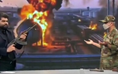 VIDEO Bizarna scena u programu uživo: Izvadio dva kalašnjikova pa jedan dao voditelju, uslijedili šokantni prizori