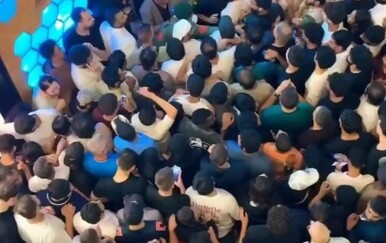VIDEO Policija intervenirala, ljudi se tukli i čekali danima u redovima, a sve zbog jedne stvari