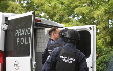 Višestruki ubojica Srđan Mlađan doveden na sud
