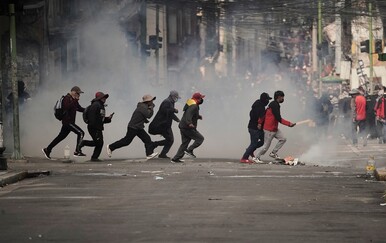 Prosvjedi u Boliviji protiv predsjednika Paza: Nasilje i pljačke