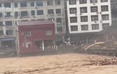 Poplave i odroni pogodili Kinu, ima mrtvih