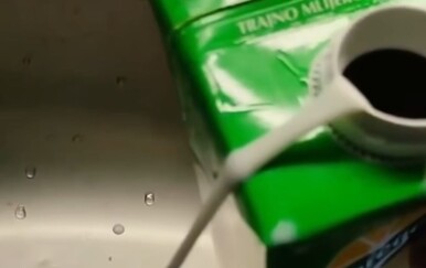 "Kakvo je ovo mlijeko?!": Snimka zabrinula potrošače, jeste li vidjeli takvo što?