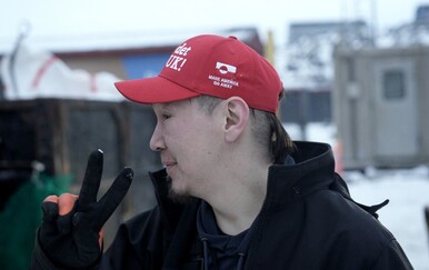 SAD pokreće ofenzivu šarma na Grenlandu s čokoladama i Trumpovim kapama