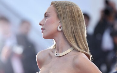 Ester Expósito zablistala u Cannesu: Španjolska ljepotica plijenila pažnju prirodnim izdanjem