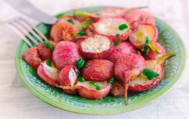 Salata od rotkvica i mladog luka recept