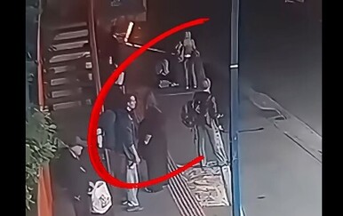 Staklena pregrada pala među putnike na Autobusnom kolodvoru