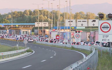 Otvoren novi prijelaz u Gradiški, no gužve ne prestaju: "Na prelazak se čeka sigurno više od dva sata"