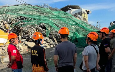 Deseci ostali zarobljeni nakon urušavanja zgrade, u tijeku akcija spašavanja