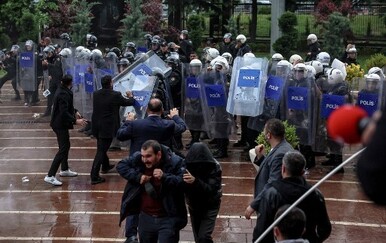 Turski policajci napali sjedište oporbene stranke