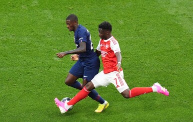 Saka zaigrao rukomet u finalu, sudac nije pokazao na penal za PSG
