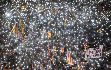 750.000 prosvjednika traži slobodu za katalonske dužnosnike (Foto: AFP)