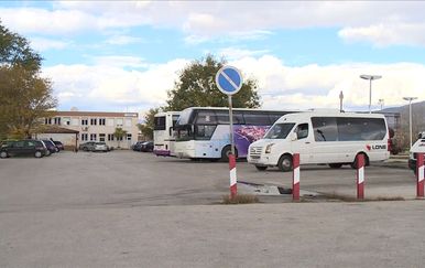 Vaš glas: Autobusni kolodvor u Kninu (Foto: Dnevnik.hr) - 1