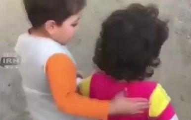 Dječak zlatnog srca se pobrinuo da mu prijateljica ne gladuje (FOTO: YouTube/Screenshot)