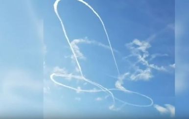 Pilot je odabrao neobičan način za pokazati svoju vještinu letenja (Screenshot: YouTube)