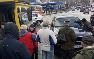 Bijesni građani su bili spremni na linč (FOTO: Oleksiy Kaftan/Facebook)