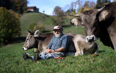 Švicarski farmer Armin Capaul, koji je pokrenuo referendumsku inicijativu za očuvanje kravljih rogova (Foto: AFP)
