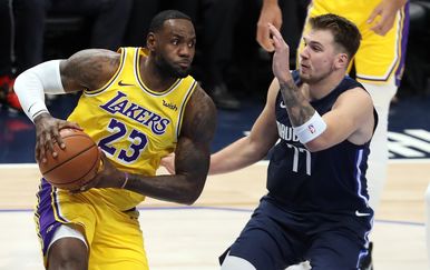 LeBron James i Luka Dončić (Foto: AFP)