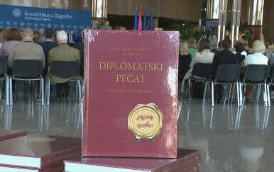 Diplomatski pečat - sasvim osobno