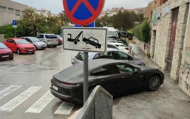 Užasno parkiranje