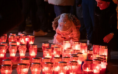Paljenje svijeća u Varaždinu uoči Dana sjećanja na žrtve Vukovara i Škabrnje - 3
