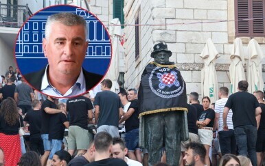 Miro Bulj i spomenik Tina Ujevića ogrnut u zastavu HOS-a