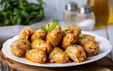Zaboravite na paprike: Isprobajte recept za predobar punjeni luk s mljevenim mesom