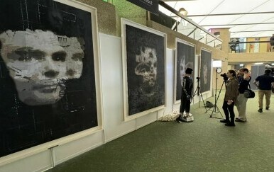 Portreti Alana Turinga koje je naslikao Ai-Da Robot