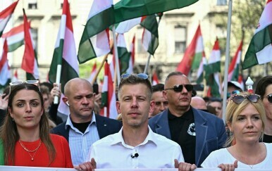 Peter Magyar i Evelnin Vogel (lijevo)