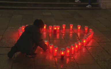 Svijeće za Vukovar i Škabrnju