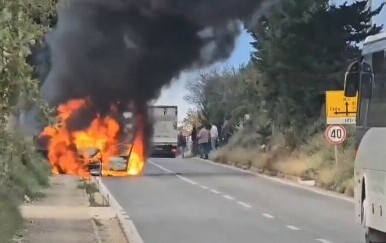 Vozilo se zapalilo na cesti kod Zadra