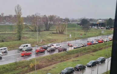 Goleme gužve zbog potopljenog podvožnjaka