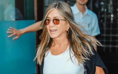 Jennifer Aniston potvrdila vezu s Jimom Curtisom