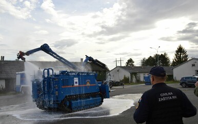 Vatrogascima u pomoć priskočio i "plavi heroj": Ide i gasi tamo gdje ljudi ne mogu