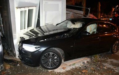 Pijani vozač naletio na ugostiteljski objekt na Trešnjevci