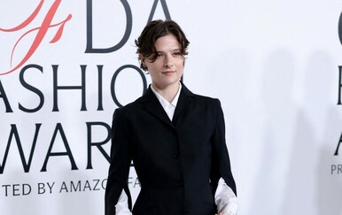 Louisa Jacobson Gummer mamila pogleda na modnom događanju