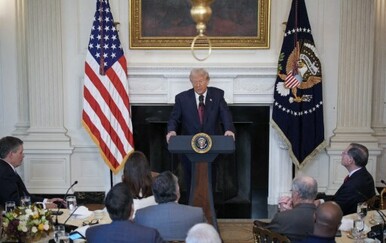 Donald Trump obratio se iz Bijele kuće uoči doručka s republikanskim senatorima, a nakon izborne noći gdje su ih demokrati pomeli