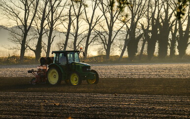 Ilustracija; traktor