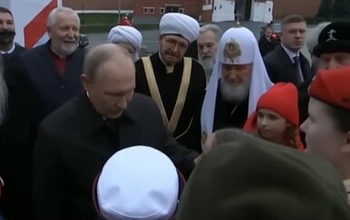 VIDEO Nevjerojatan trenutak na Crvenom trgu: 11-godišnjakinja se suprotstavila Putinu pred svima