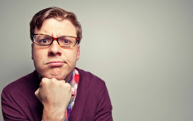 Intelektualac s naočalama