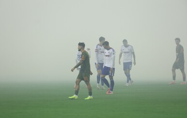 Ružna scena s Poljuda: Arnel Jakupović krenuo u okršaj s navijačima, suigrači ga spriječili