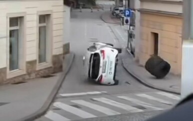"Žena ima prioritete": Snimka nezgode na rallyju u Sloveniji postala hit zbog urnebesnog detalja