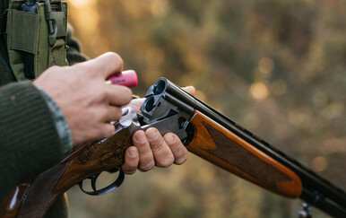 Tijekom priprema za lov u glavu upucan muškarac: "Iz nepoznatih razloga ispalio je streljivo"