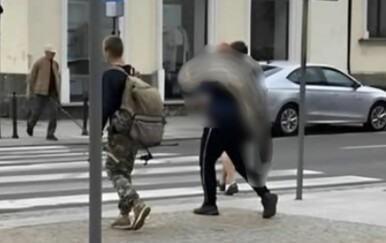 Prizor iz Poljske nasmijao društvene mreže! Nikada nećete pogoditi što nosi sa sobom