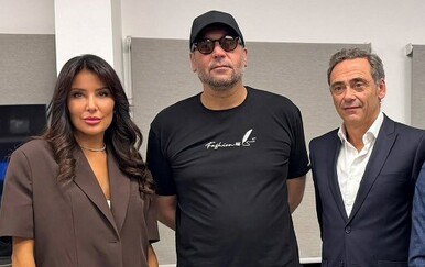 Hanibal Gadafi (u sredini)