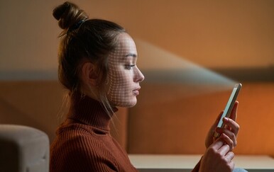 Kad kažeš da ne koristiš umjetnu inteligenciju, ona se samo nasmije i otključa tvoj mobitel