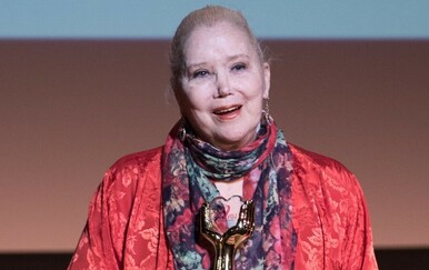 Preminula je Sally Kirkland