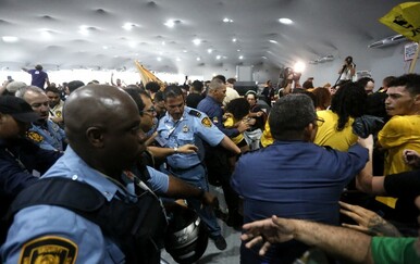 Prosvjednici upali na COP30 i sukobili se s osiguranjem - 1