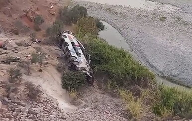 U prometnoj nesreći u Peruu poginulo 37 osoba - 1