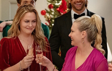 A Merry Little Ex-Mas - 4